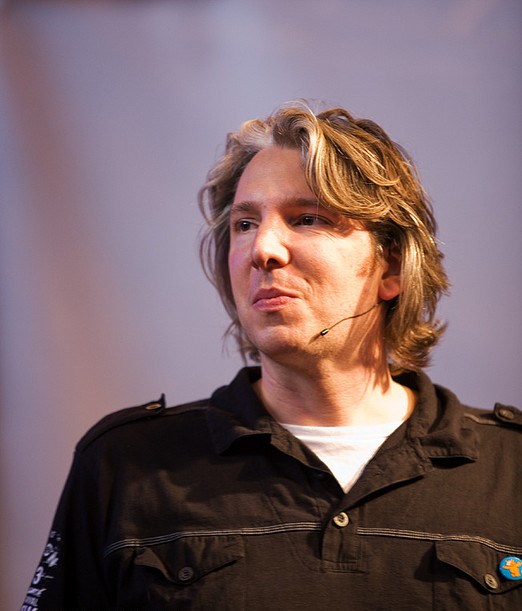 Portræt af mekanikeren Edd China.