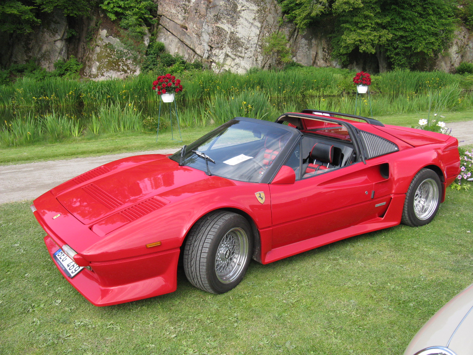 Anden vinkel på Ferrari 308 GTS Koenig Specials