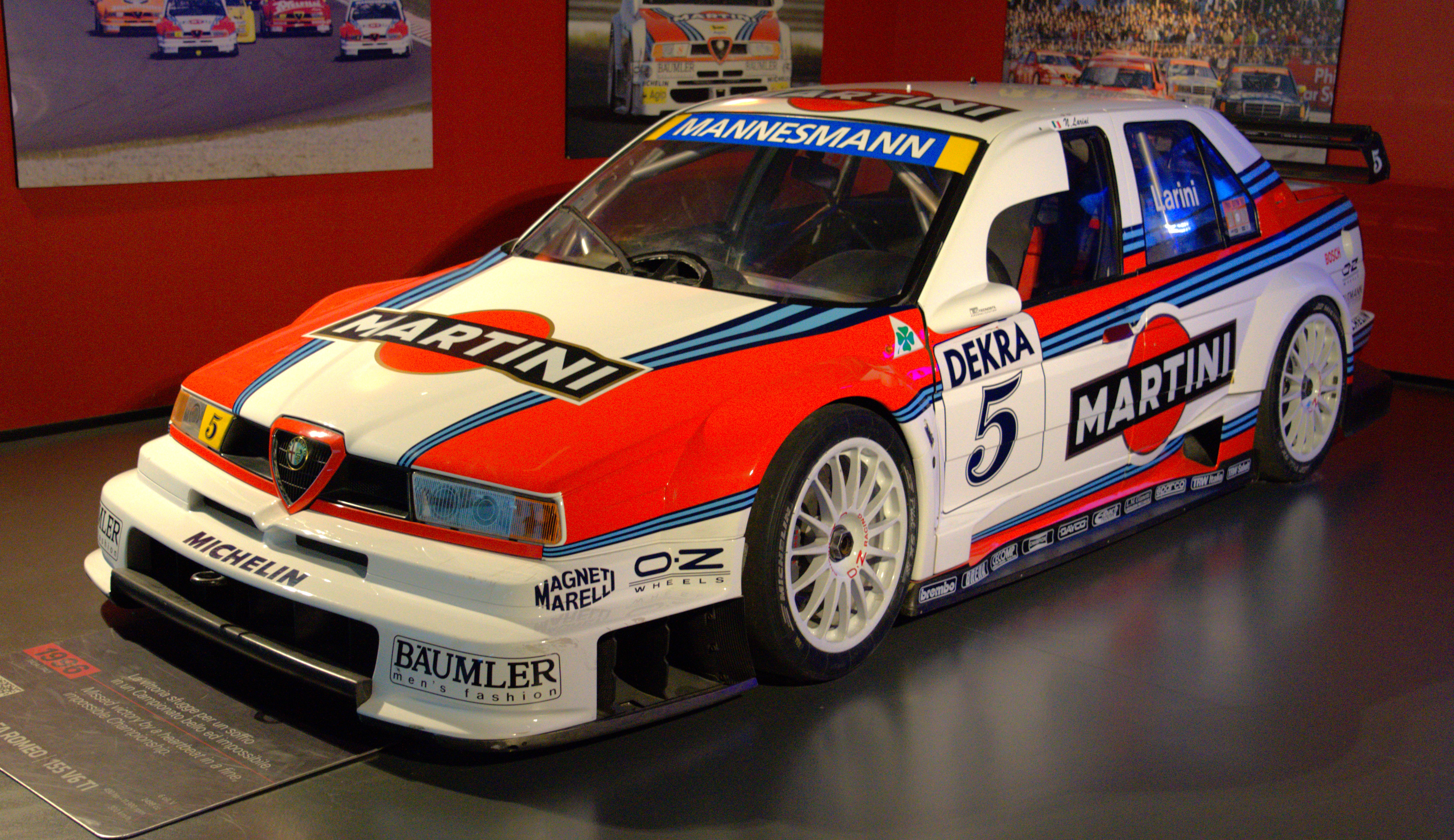 Alfa Romeo 155 V6 TI racerbil fra 1996 udstillet på museum