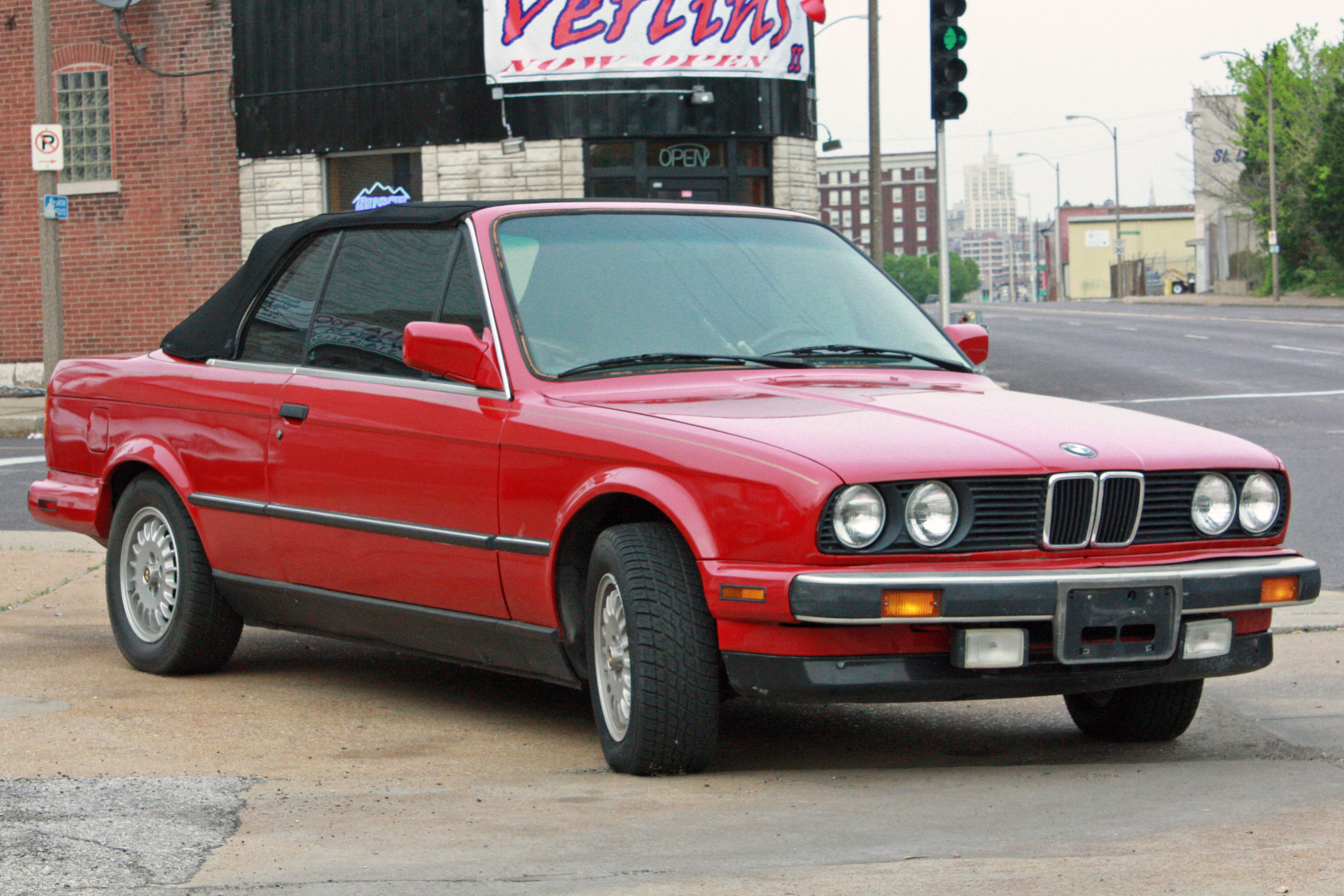 BMW 3-serie E30 Cabriolet fotograferet i St. Louis