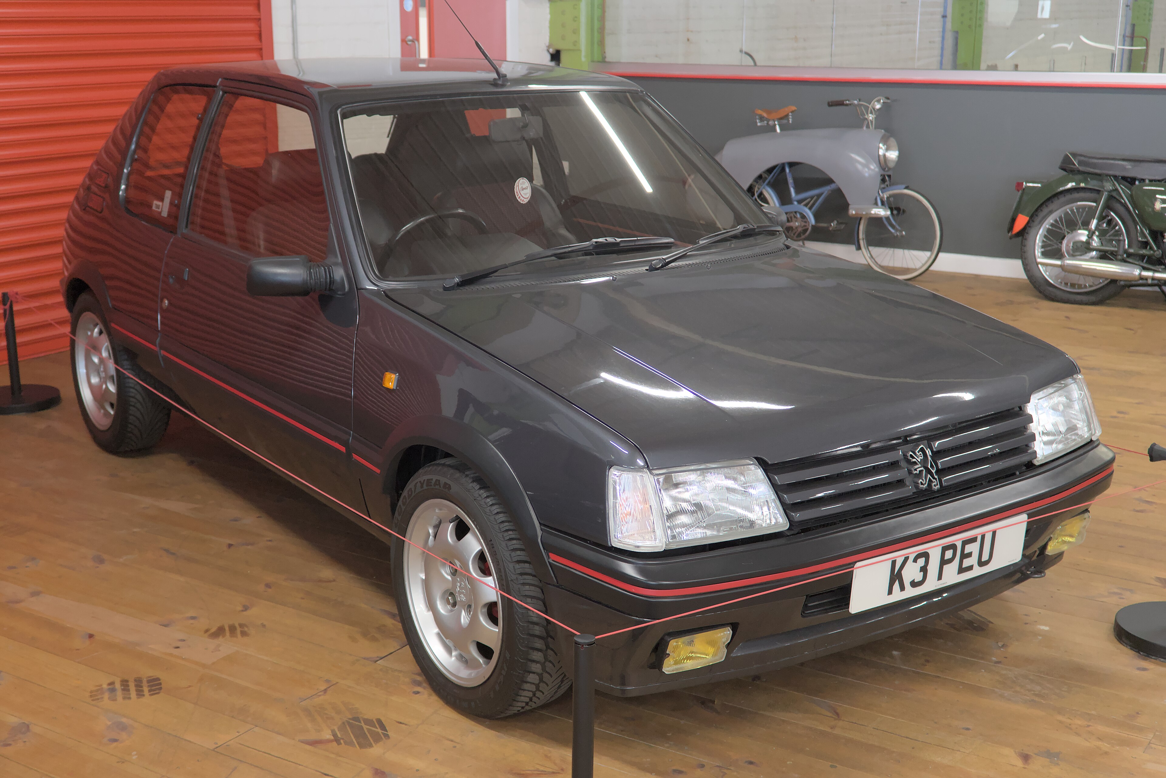 Peugeot 205 GTI på udstilling hos Great Northern Classics i Derby